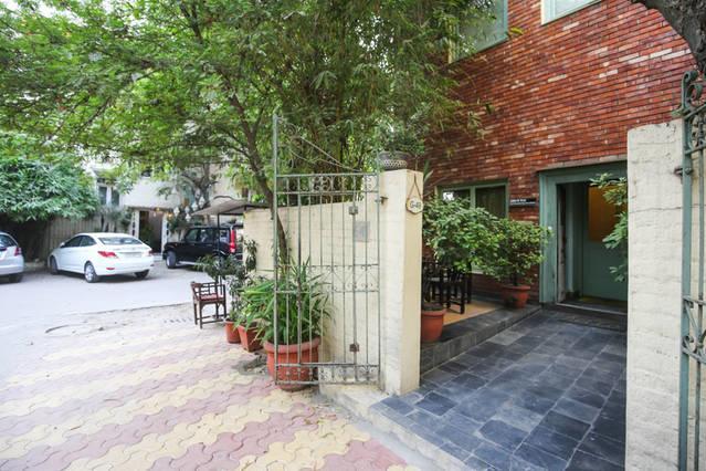 G 49 Bed & Breakfast New Delhi Bagian luar foto