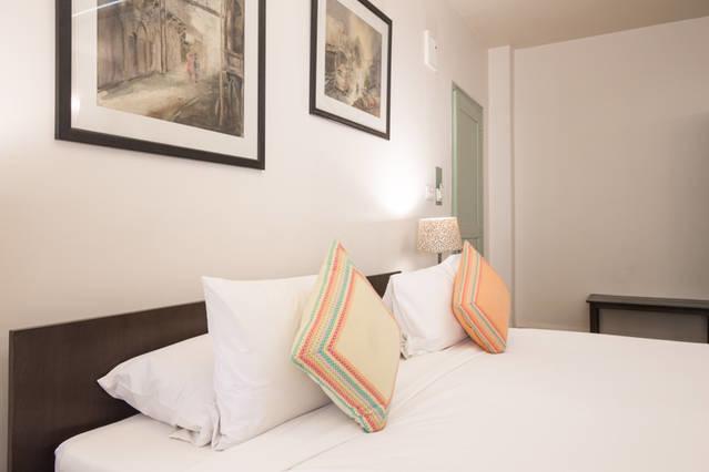 G 49 Bed & Breakfast New Delhi Bagian luar foto
