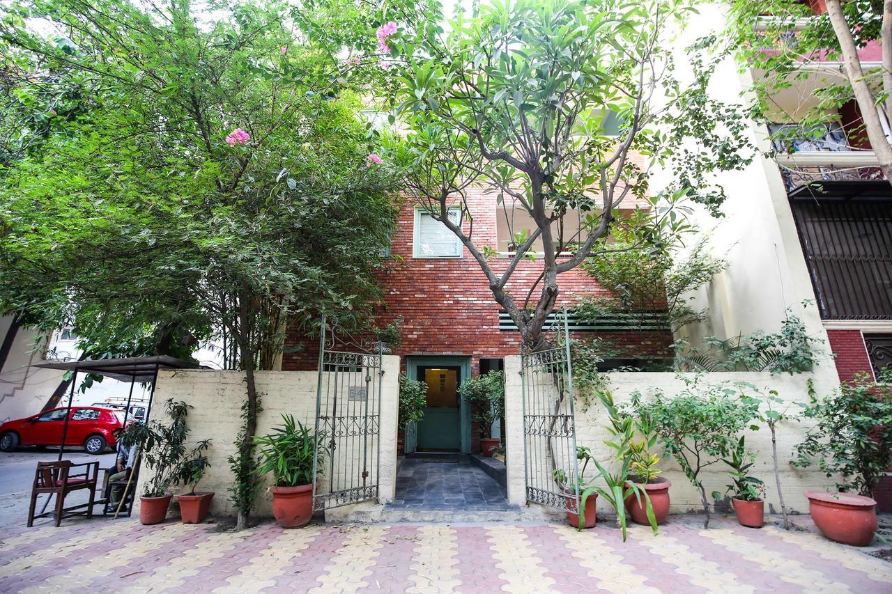 G 49 Bed & Breakfast New Delhi Bagian luar foto