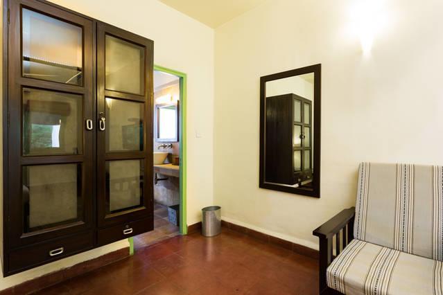 G 49 Bed & Breakfast New Delhi Bagian luar foto