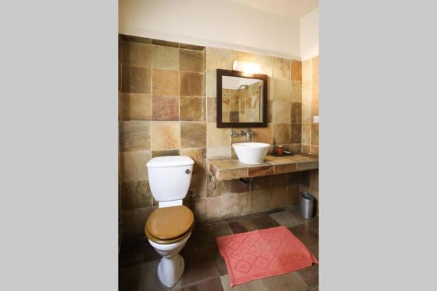G 49 Bed & Breakfast New Delhi Bagian luar foto