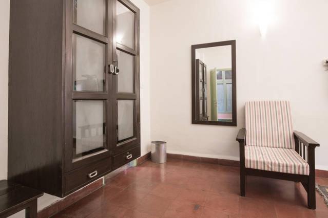 G 49 Bed & Breakfast New Delhi Bagian luar foto