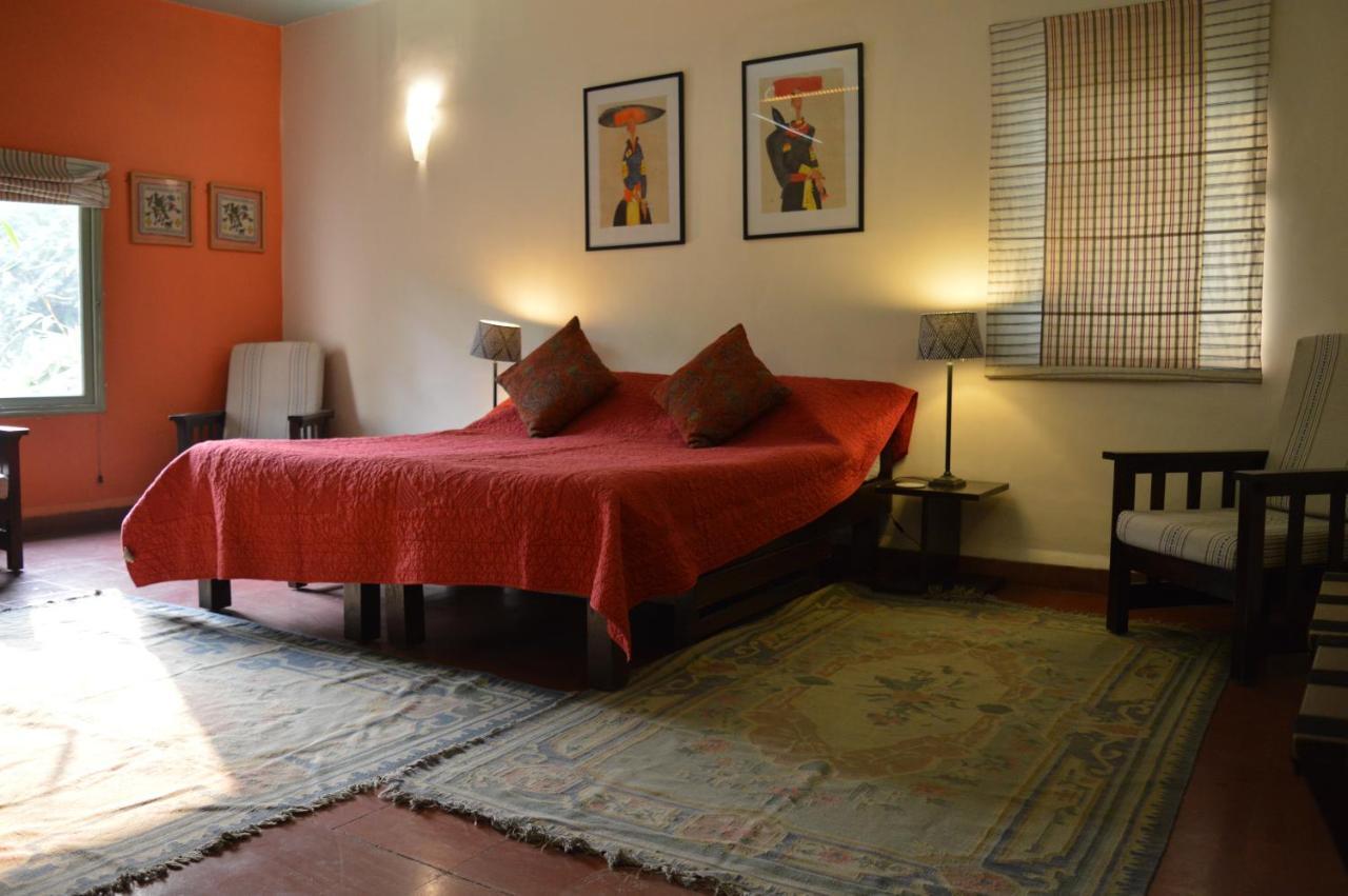 G 49 Bed & Breakfast New Delhi Bagian luar foto