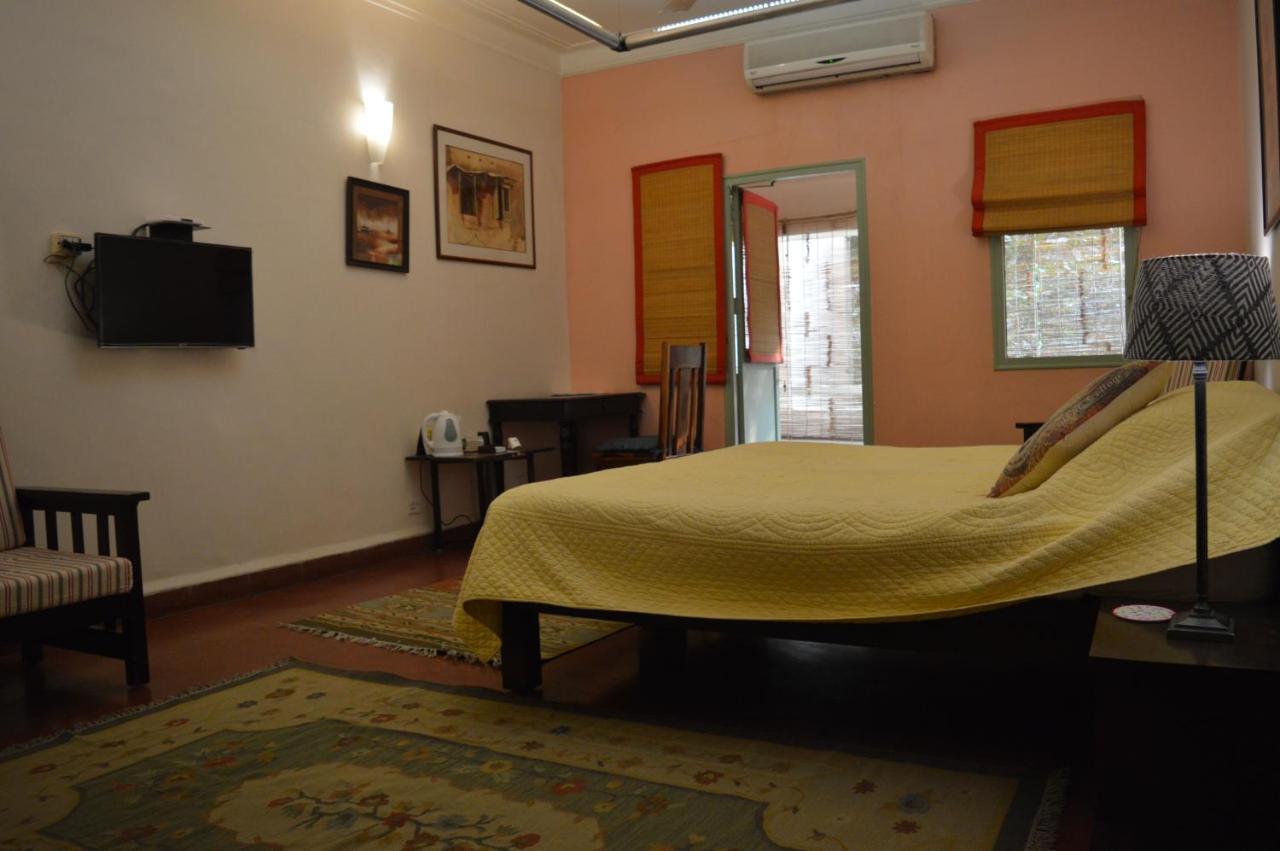 G 49 Bed & Breakfast New Delhi Bagian luar foto