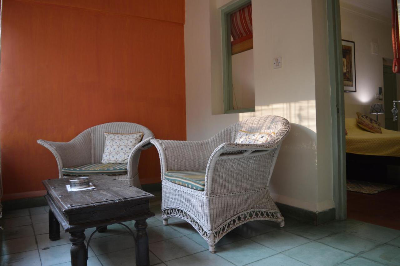 G 49 Bed & Breakfast New Delhi Bagian luar foto