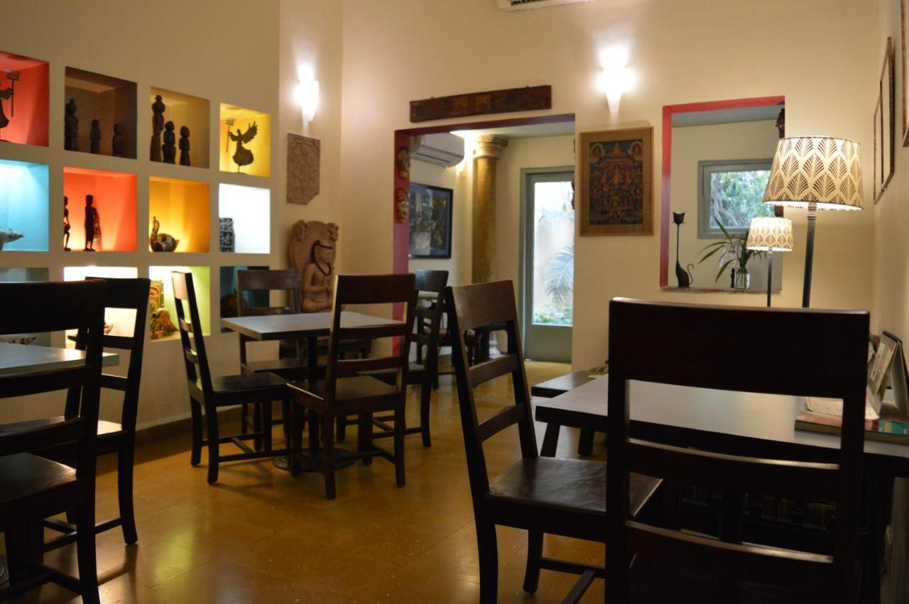 G 49 Bed & Breakfast New Delhi Bagian luar foto