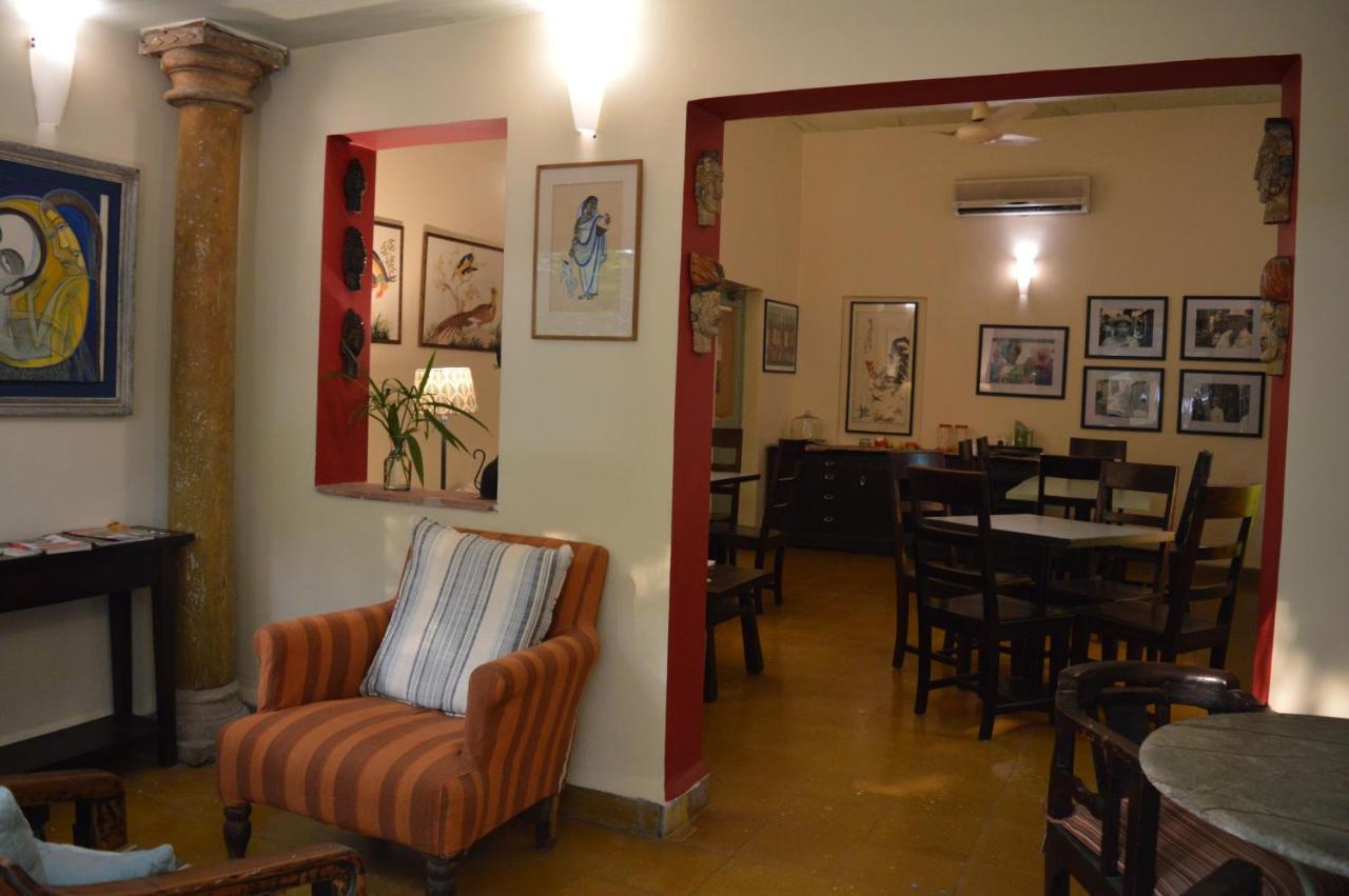 G 49 Bed & Breakfast New Delhi Bagian luar foto