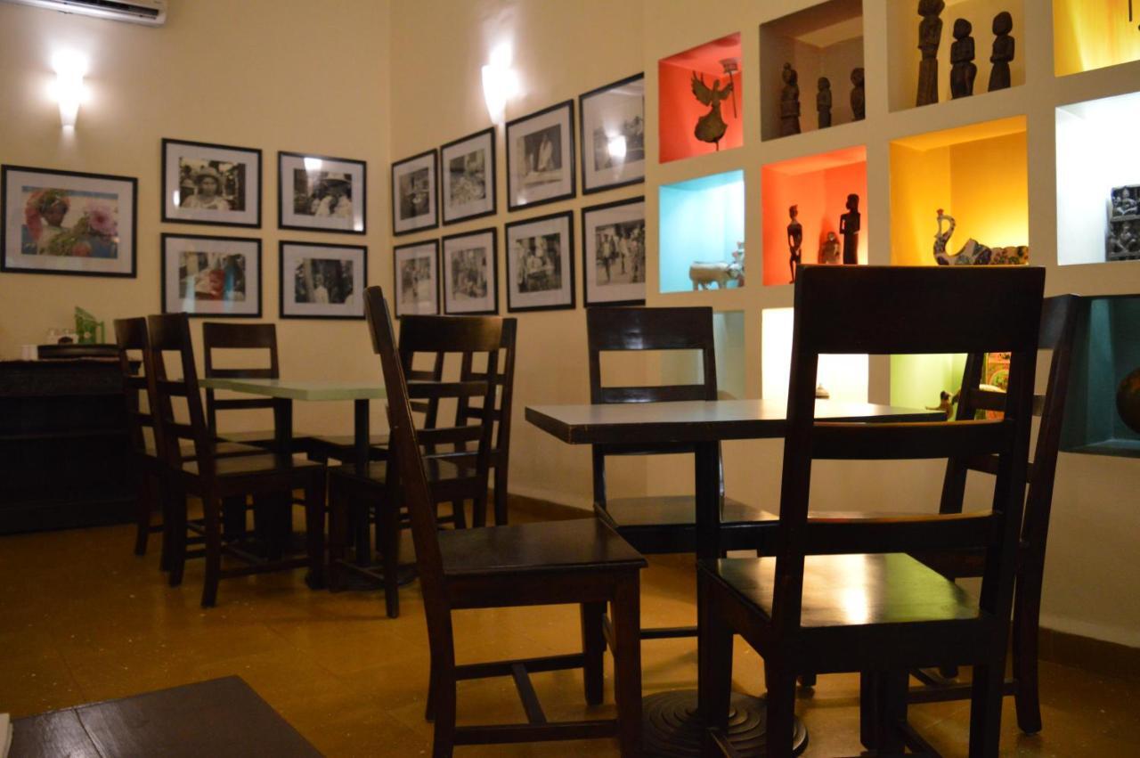 G 49 Bed & Breakfast New Delhi Bagian luar foto
